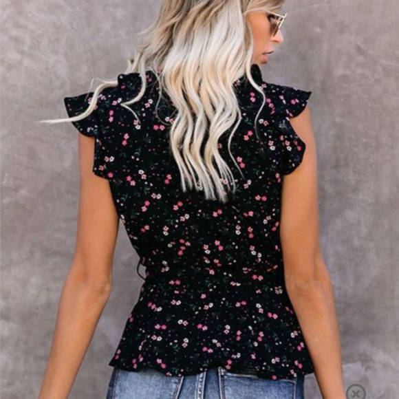 🍁New boutique flutter sleeve faux wrap top - Picture 5 of 13